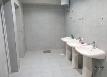 استراحة بمسطح اخضر ومسبح