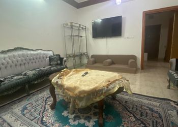 شقة بصالة أنيقة ودخول ذاتي