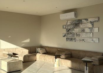 استراحة بمسطحات خضراء وملاعب