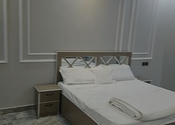 شاليه بمسطح اخضر و مسبح