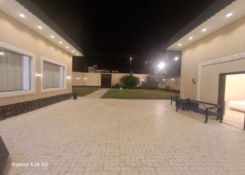 شاليه بجلسة خارجية 