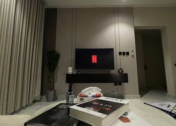 استديو بدخول ذاتي وتصميم هادئ 