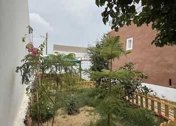 شقة بغرفة معيشة وغرفة نوم 