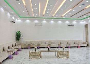 شاليه بجلسة خارجية ومجالس