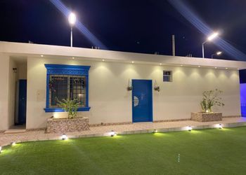 شاليه بمسطح اخضر وجلسة خارجية 