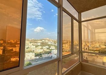  غرفة نوم وصالة مطله على المدينة