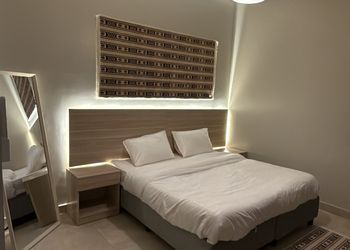 استديو هادئ بسرير ماستر