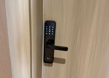 غرفة سرير ماستر بدورة مياة