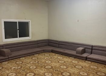 مزرعة بمجلس وفناء خارجي 