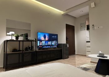 استديو بسرير ماستر وجلسة جانبية