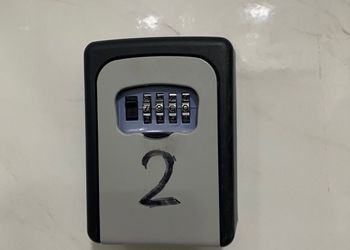 استديو بسرير ماستر وأثاث مريح 
