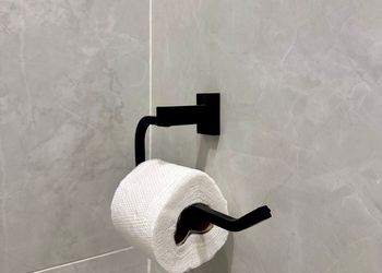 استديو بأثاث مريح وبسيط 