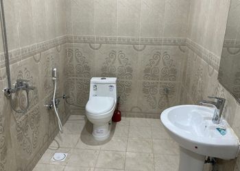 استديو بأثاث مريح وبسيط 