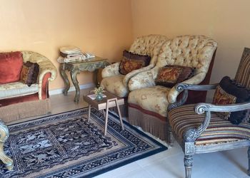 شاليه بمسبح و مسطح اخضر 