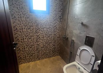 شقة بصالة انيقة ودخول ذاتي