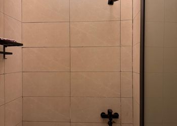 استديو بأثاث مريح وبسيط 