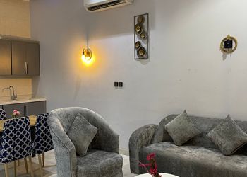شاليه بغرفة نوم مطلة على المسبح 