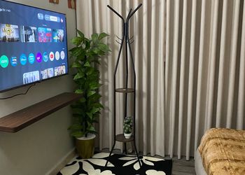 استديو بأثاث مريح وبسيط 