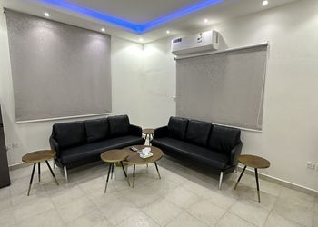 شقة بغرفة معيشة وغرفة نوم 