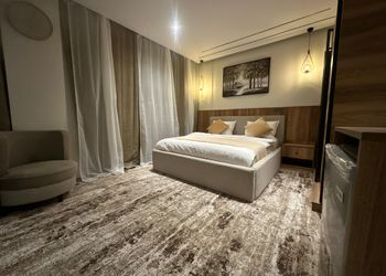 استديو باثاث مريح وبسيط 
