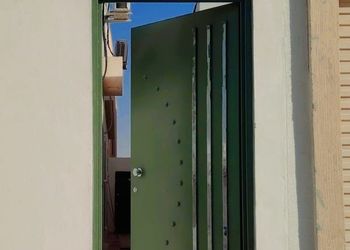 استديو بأثاث مريح وبسيط