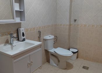 شقة بغرفتين نوم وأثاث مريح