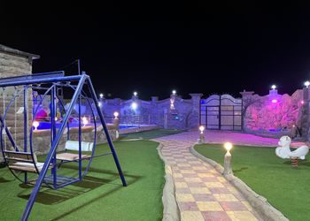 استراحة بمسطح اخضر ومجالس