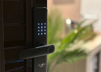شقة بغرفة معيشة وغرفتين نوم 