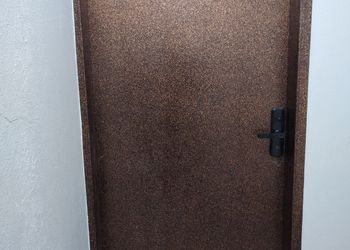 استديو بأثاث مريح وبسيط