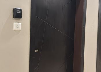 استديو بسرير ماستر وجلسة جانبية 