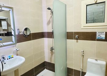 استديو بسرير ماستر وأثاث مريح 