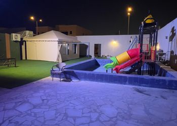 شاليه بمجلس ومسبح خارجي 