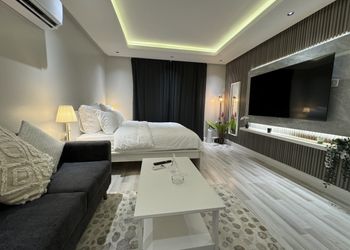 استديو بسرير ماستر وجلسة جانبية 