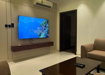 استديو بأثاث مريح وبسيط 