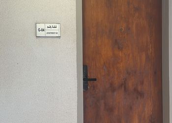 شقة بغرفة معيشة وغرفة نوم 