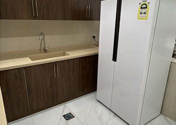 استديو بسرير ماستر  وبأثاث بسيط 