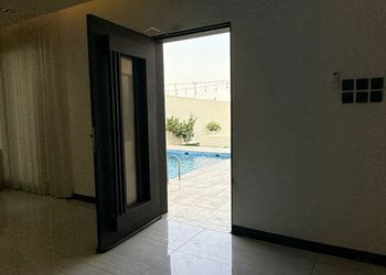 شاليه بجلسة خارجية ومسبح 