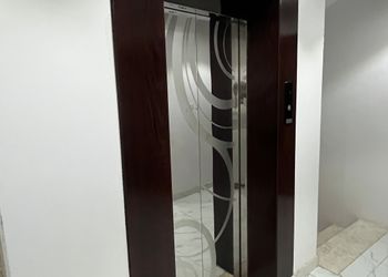 استديو بسرير ماستر وجلسة جانبية