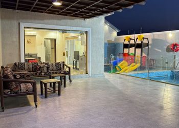 شاليه بغرفتين نوم و جلسة خارجية