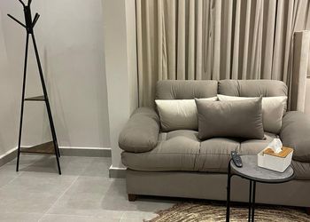 استديو بأثاث مريح وبسيط 