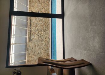 استراحه بصالة مطلة على المسبح 