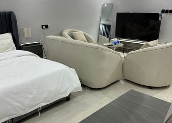 استديو هادئ بدخول ذاتي 