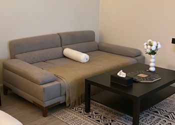 استديو بسرير ماستر وجلسه جانبيه