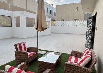 استديو بسرير ماستر وجلسة خارجية