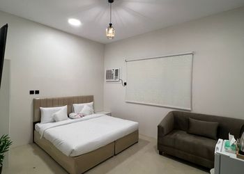 استديو بسرير ماستر وجلسة 
