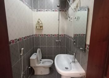 استديو بأثاث مريح وبسيط 