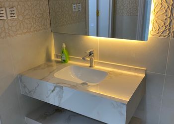 استديو بأثاث مريح وبسيط 