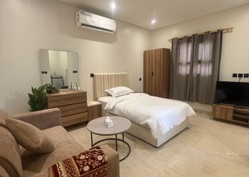 استديو بسرير فردي وجلسة جانبية