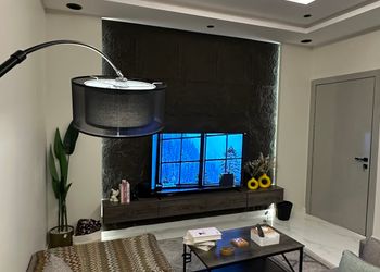 شقة بألوان مريحة وأثاث راقي