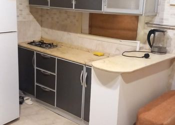شقة بغرفة معيشة وغرفة نوم 